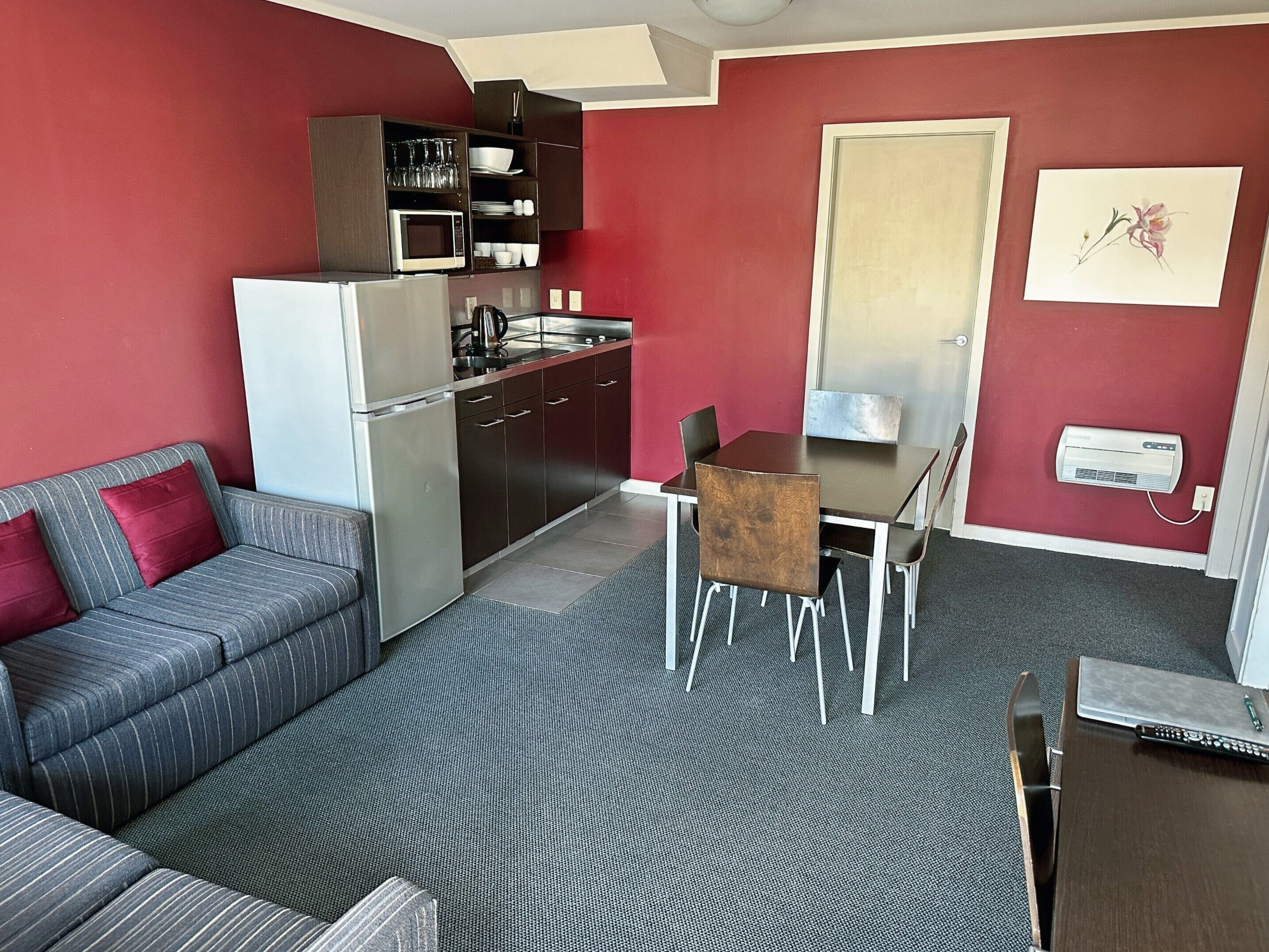 2 Bedroom Apartment with Spa Bath and Kitchenette (Opt 2) | Private kitchenette