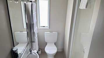 3 Bedroom Apartment with 2 Showers and Full Kitchen | Bathroom