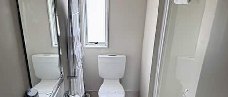 Familienapartment, 3Â Schlafzimmer, KĂŒche (Shower) | Badezimmer