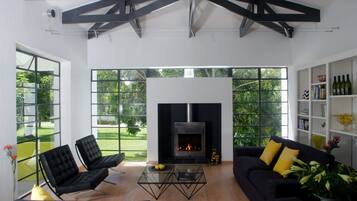 22-inch flat-screen TV with digital channels, TV, Netflix