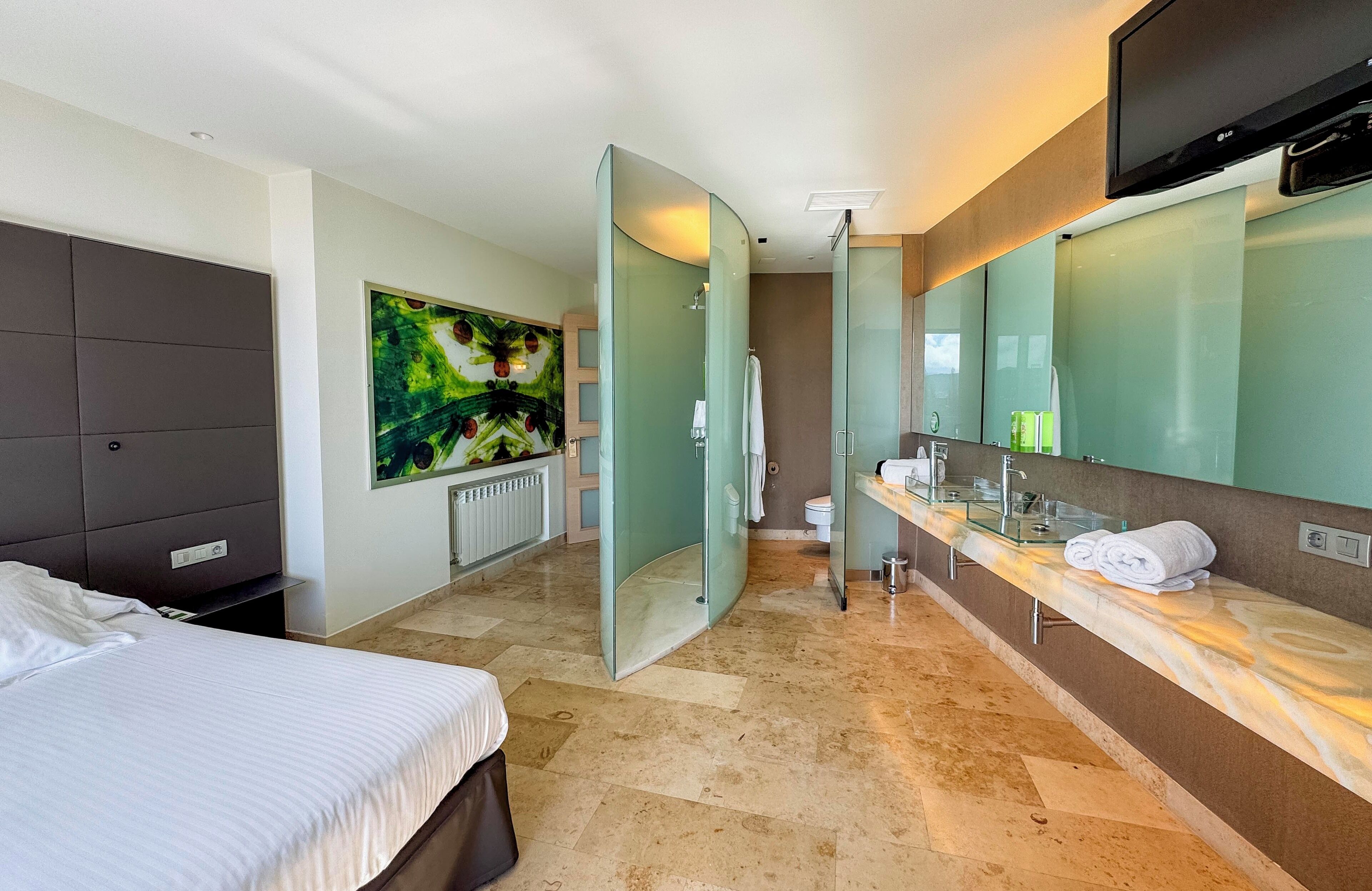 ห้องดีลักซ์ | 1 ห้องนอน, เครื่องนอนระดับพรีเมียม, ผ้านวมขนเป็ด, ตู้นิรภัยในห้องพัก