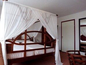In-room safe, desk, cribs/infant beds
