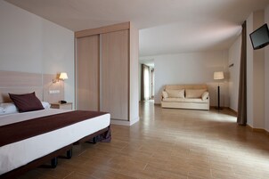 Quarto casal ou duplo | Frigobar, cofres nos quartos, escrivaninha, cortinas blackout