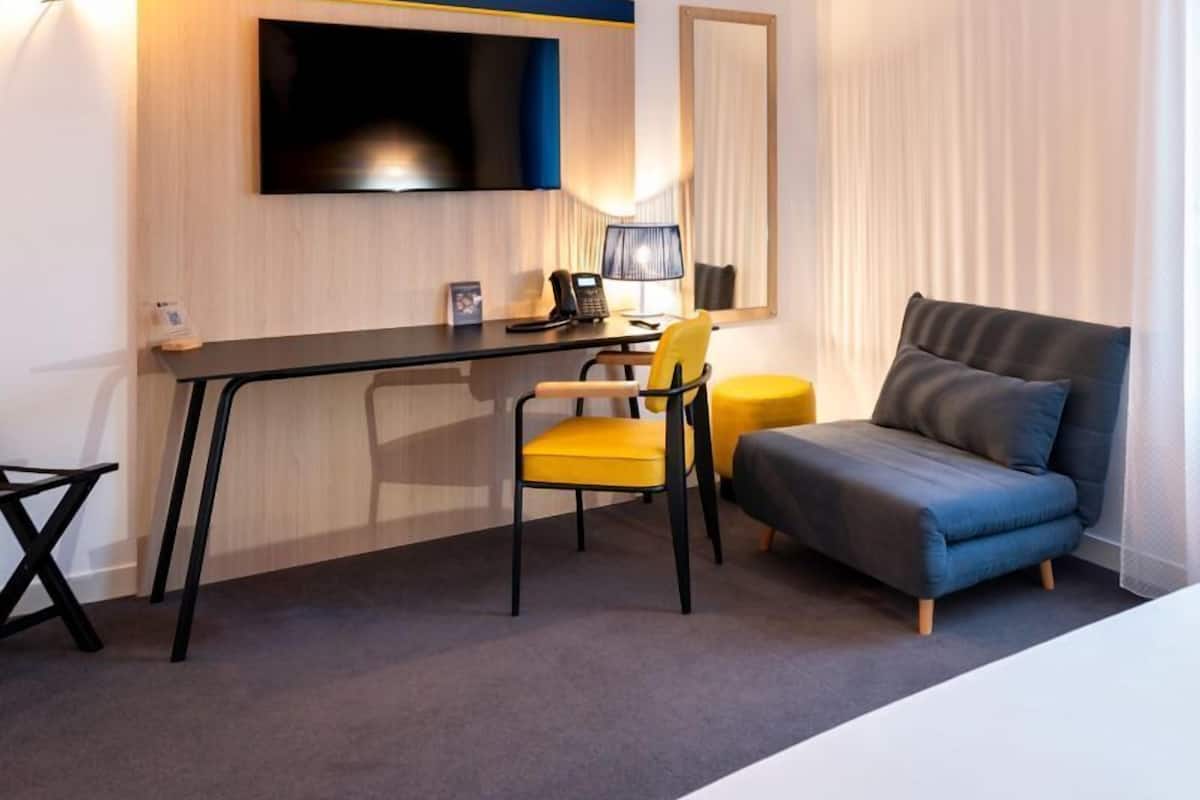 Room, 1 Double Bed with Sofa bed, Accessible | In-room safe, desk, soundproofing, free cribs/infant beds