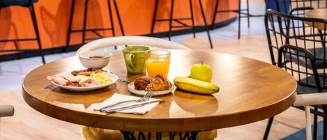 Daily continental breakfast (EUR 12 per person)