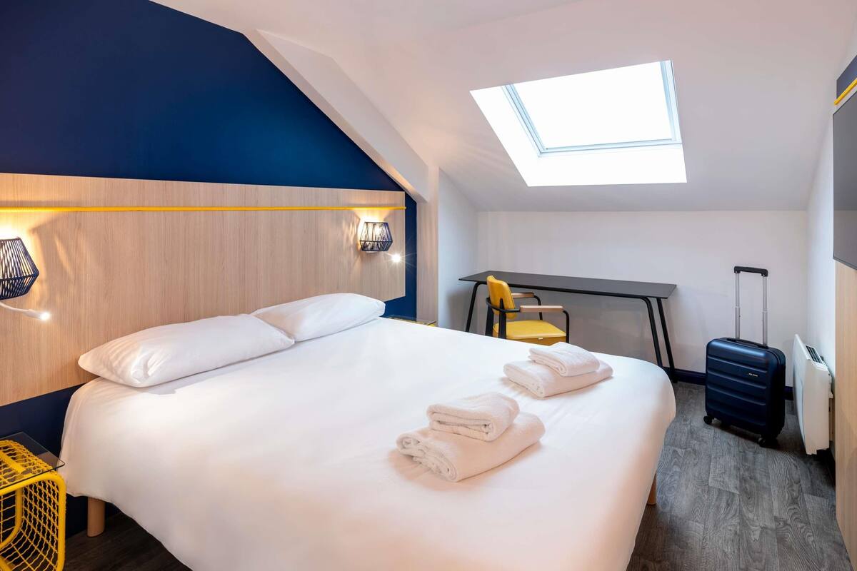 in-room safe, desk, soundproofing, free cots/infant beds