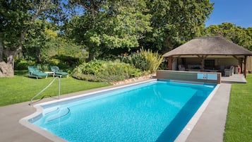 2 outdoor pools, sun loungers