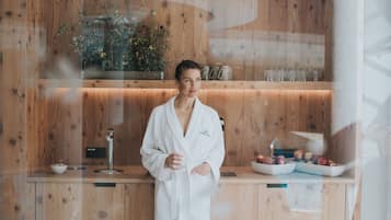 Sauna, hot tub, Turkish bath, body treatments, hydrotherapy, body wraps