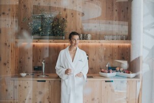 Sauna seca, banheira de hidromassagem, banho turco/hammam