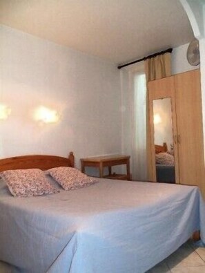 Cunas, wifi gratis y ropa de cama