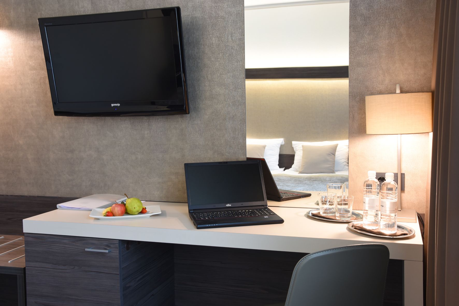 superior double room, 1 queen bed | room amenity