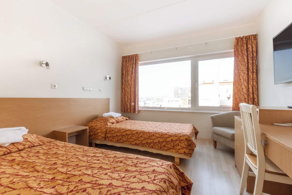 Standard Room, 2 Twin Beds | Hypo-allergenic bedding, Select Comfort beds, desk, iron/ironing board