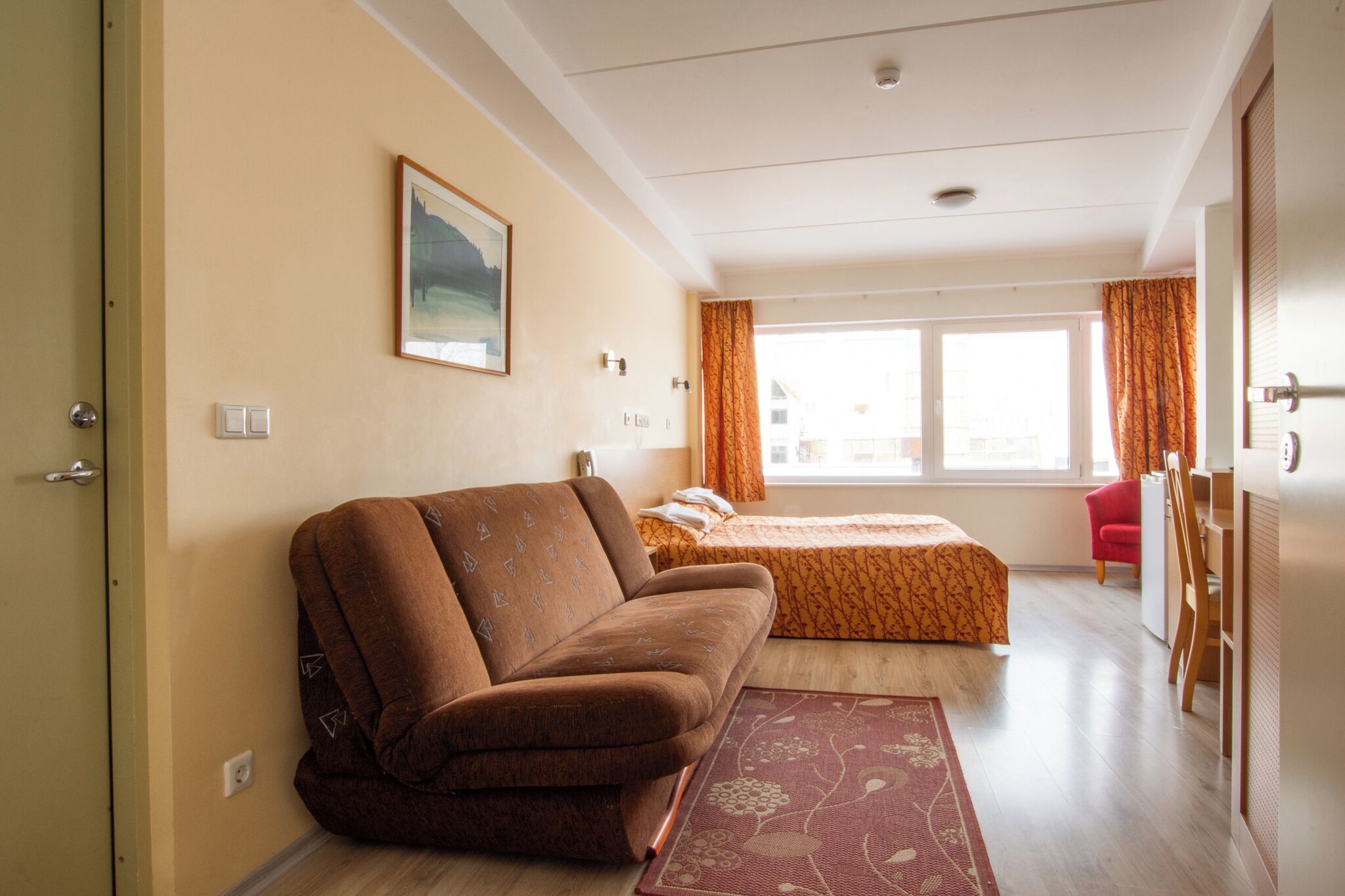 Family Room, Sauna | Hypo-allergenic bedding, Select Comfort beds, desk, iron/ironing board