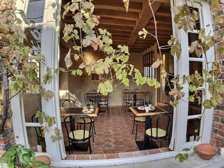 Café da manhã com buffet todos os dias (EUR 15 por pessoa)