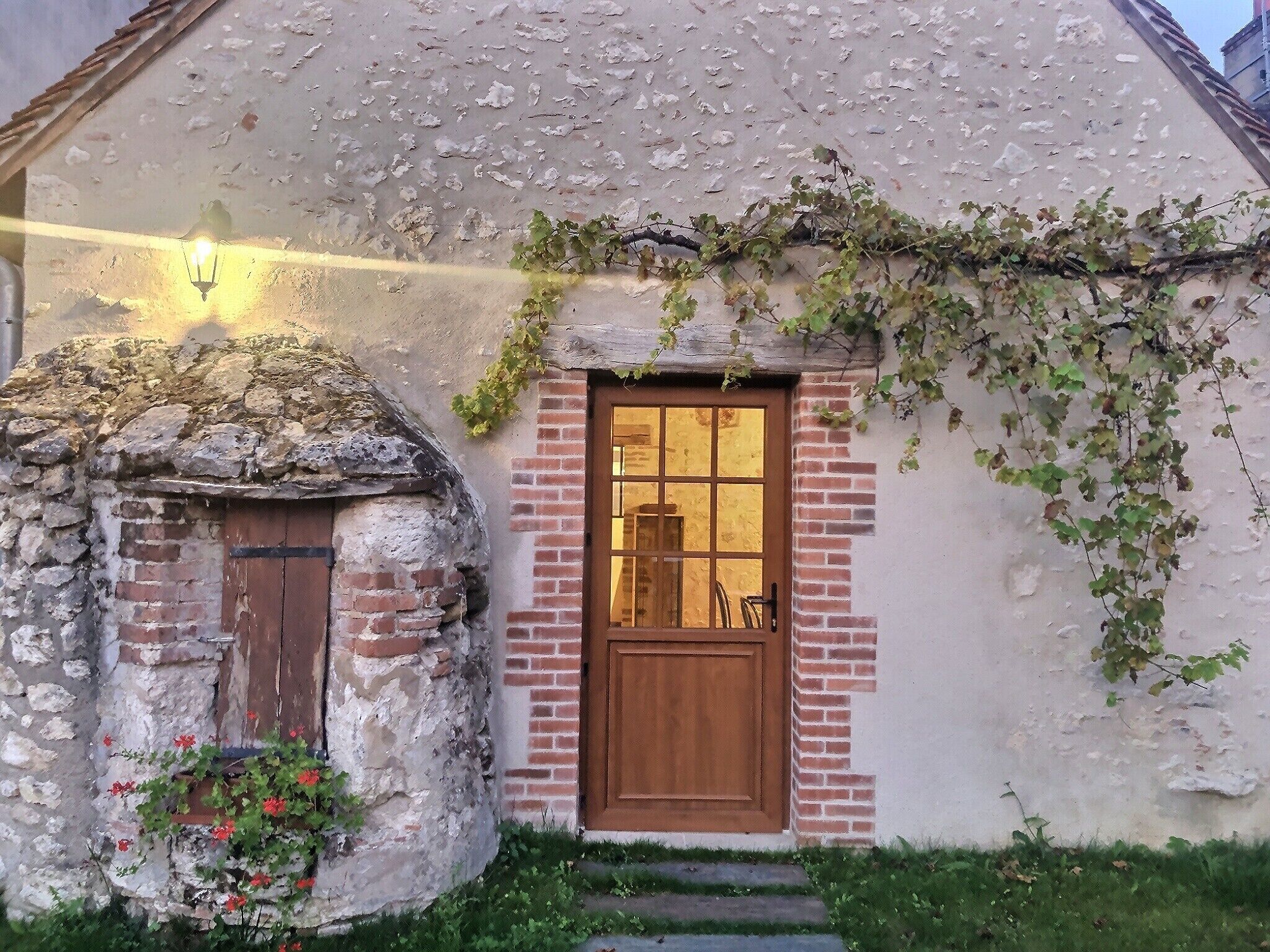 每日供應吃到飽早餐 (每人 EUR15)