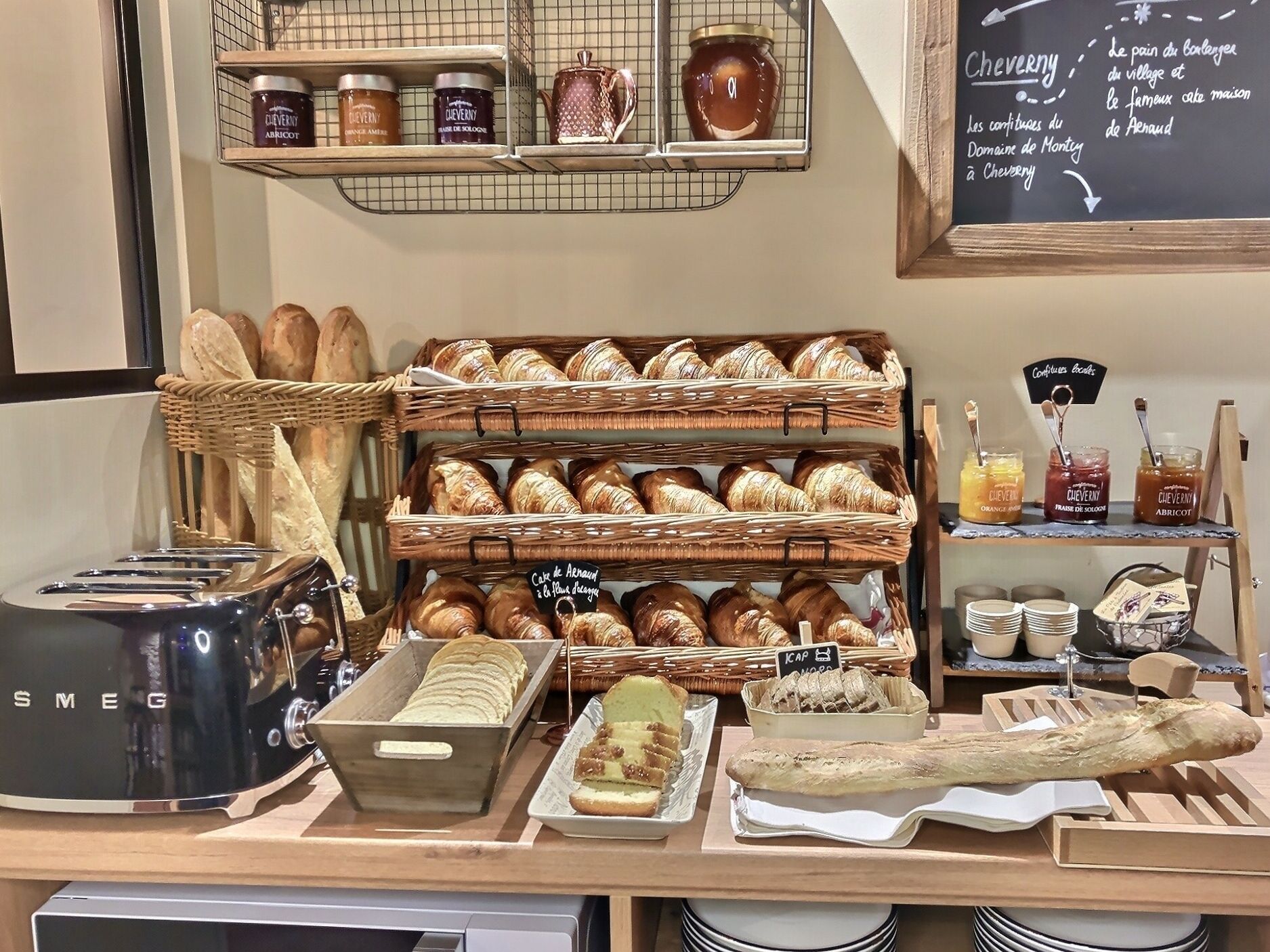 Tägliches Frühstücksbuffet gegen Gebühr