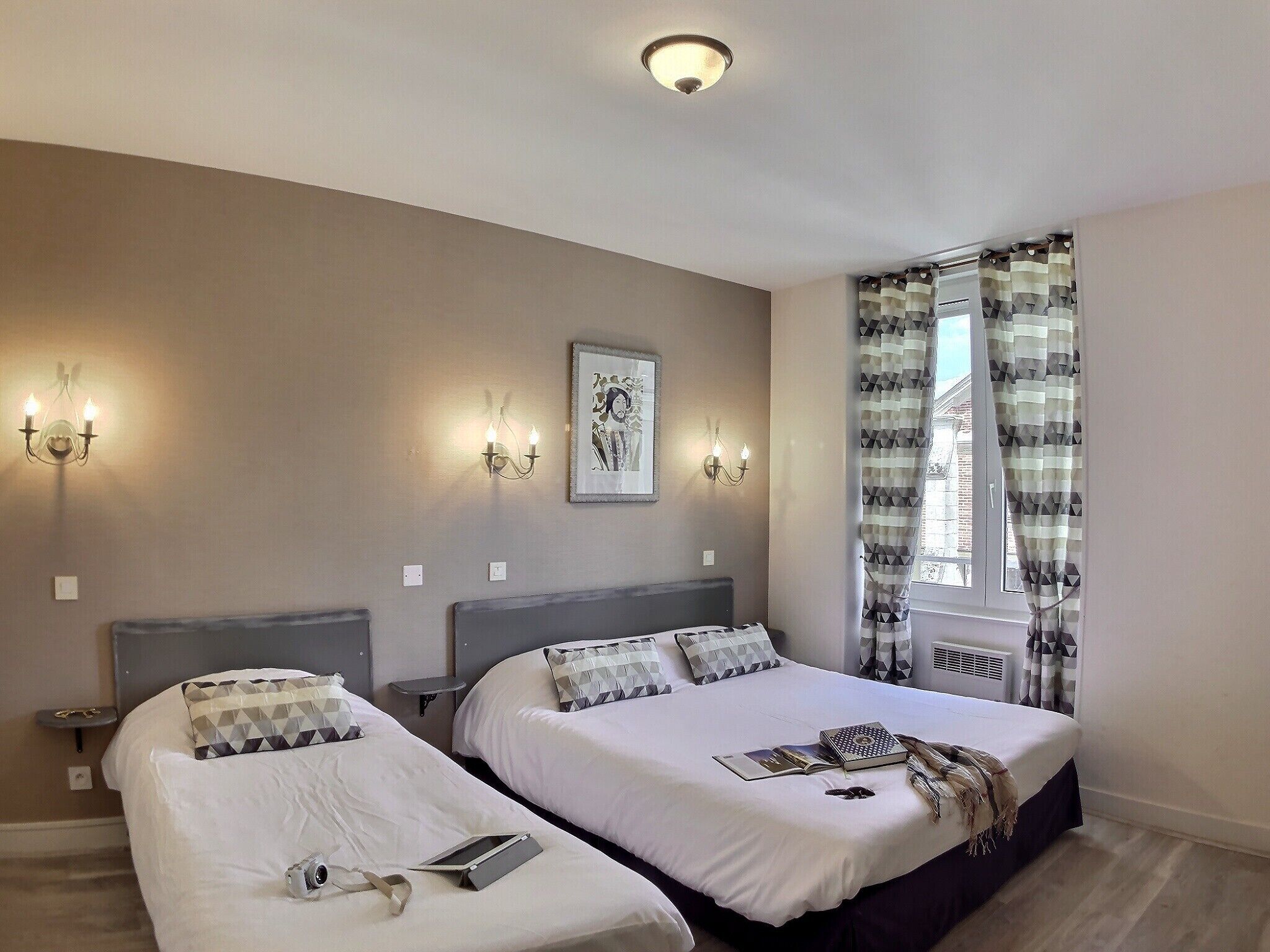 economy triple room | 1 bedroom, desk, free wifi, bed sheets