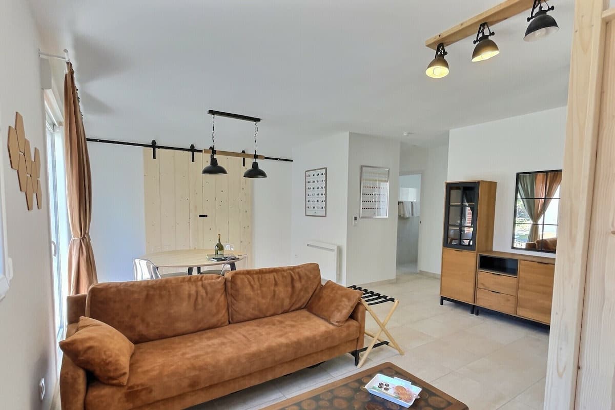 Signature Suite, 2 Bedrooms | Living area