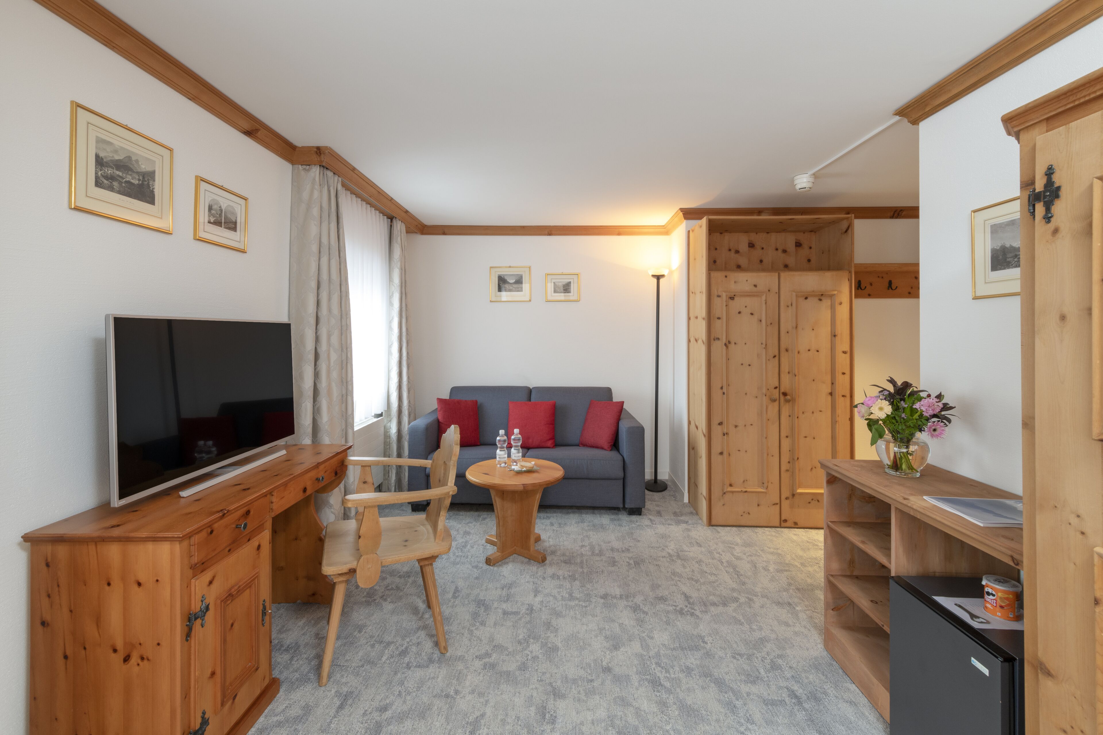 economy double room, 1 queen bed, non smoking | living area | led tv, heated floors