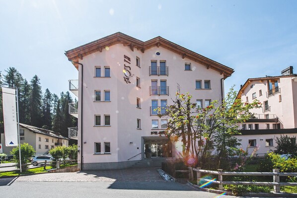 Stunning hotel with a traditional facade, featuring a central entrance and beautifully maintained grounds.