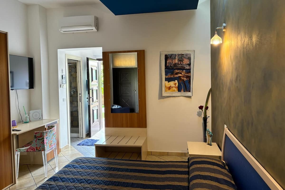Premium bedding, minibar, desk, soundproofing
