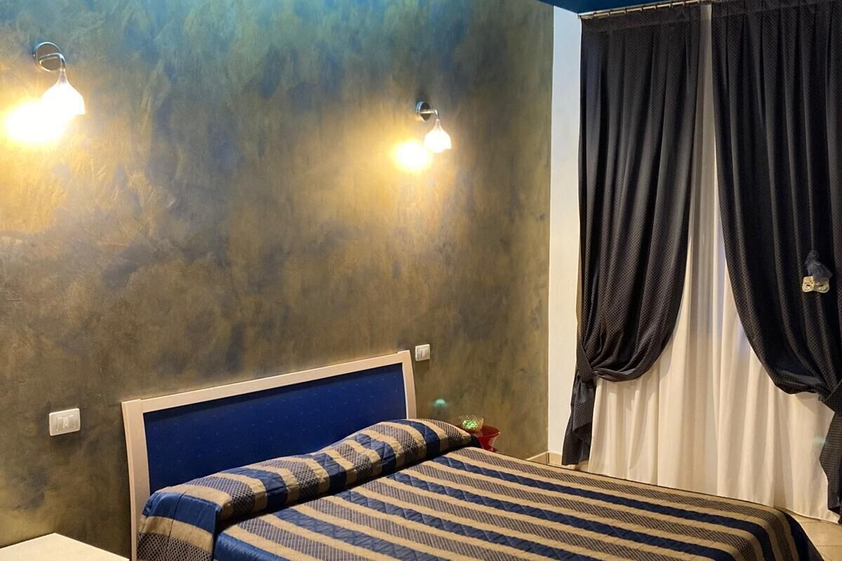 Ropa de cama de alta calidad, minibar, escritorio y insonorización 