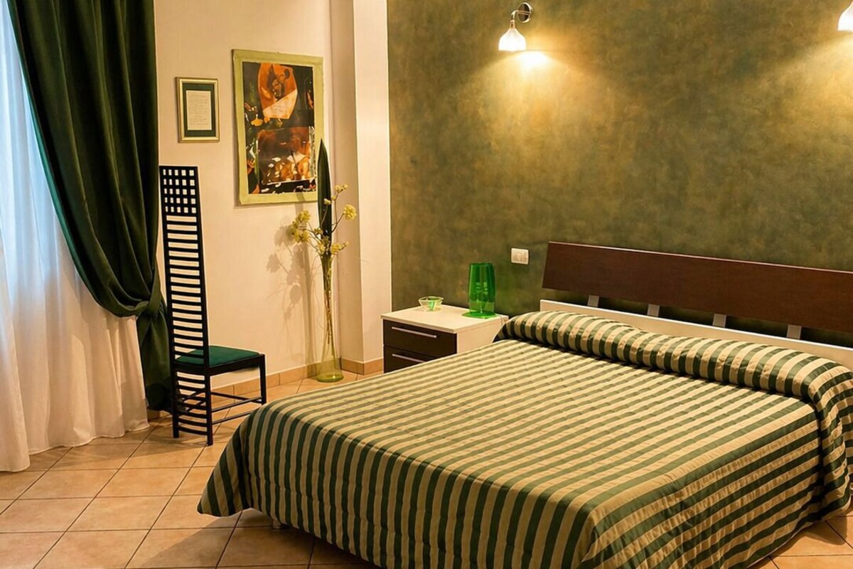 Ropa de cama de alta calidad, minibar, escritorio y insonorización 