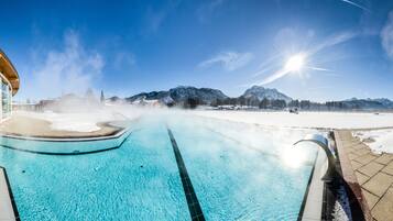Innenpool, 3 Außenpools, Cabañas (kostenlos), Sonnenschirme