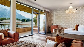 Suite sagenhaft | Seprai premium, selimut bulu angsa, minibar, dan brankas