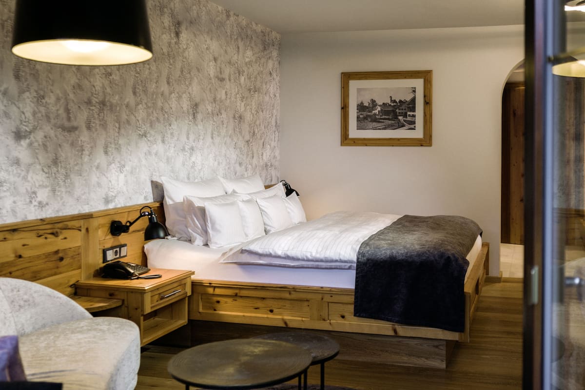 1 bedroom, premium bedding, down comforters, minibar