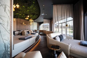 Couples treatment rooms, sauna, hot tub, steam room, body treatments