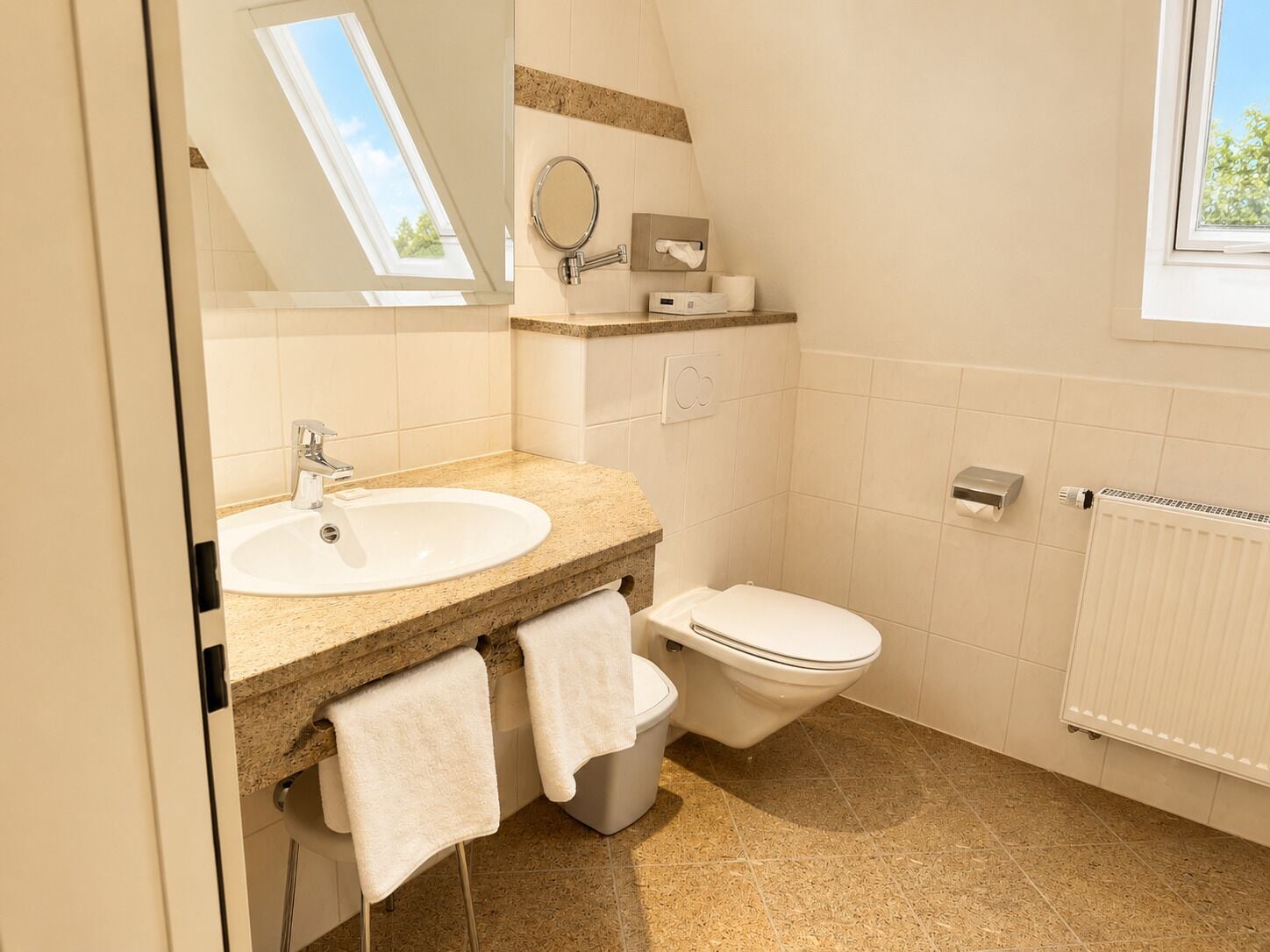 Classic Triple Room | Bathroom | Free toiletries, soap, shampoo, toilet paper