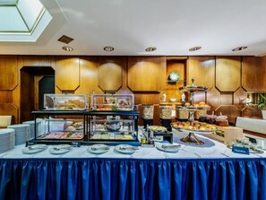 Daily buffet breakfast for a fee - Hotel Royal (Stuttgart)