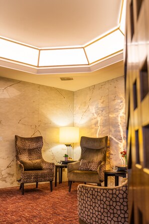 Lobby sitting area - Hotel Royal (Stuttgart)