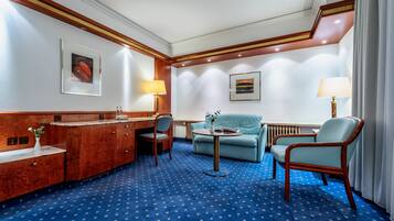 Classic Double Room | Living area | Flat-screen TV