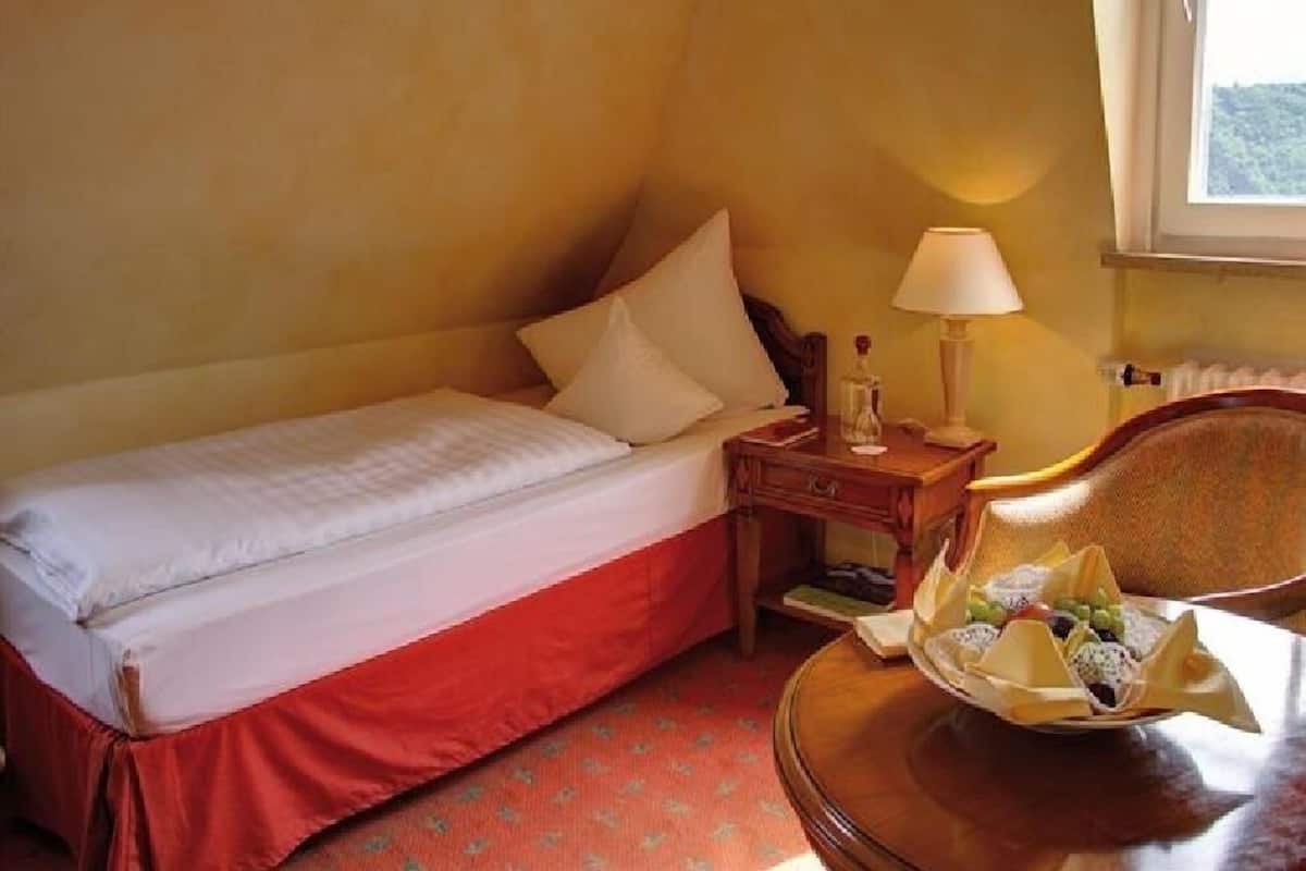 Single room "attic" | Minibar, in-room safe, desk, free WiFi
