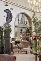 2 bars/lounges, cocktail bar