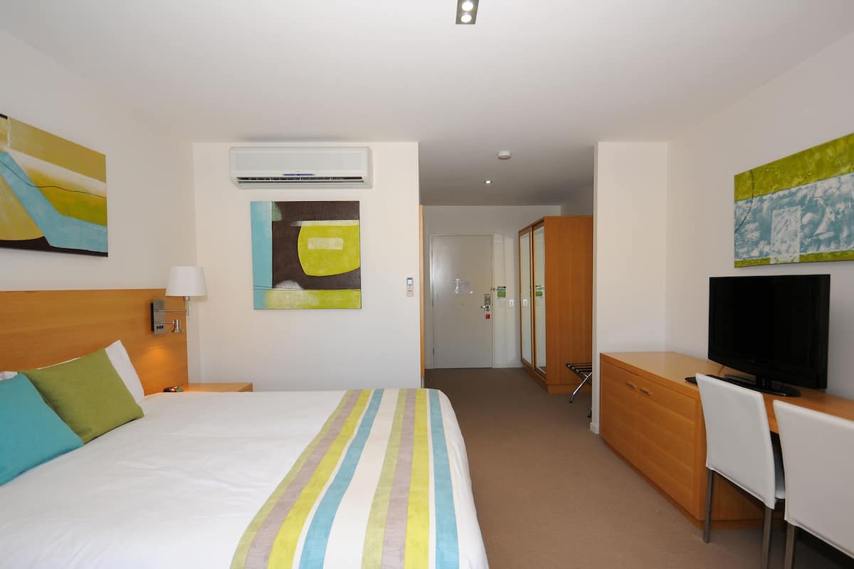 Premium bedding, minibar, in-room safe, desk