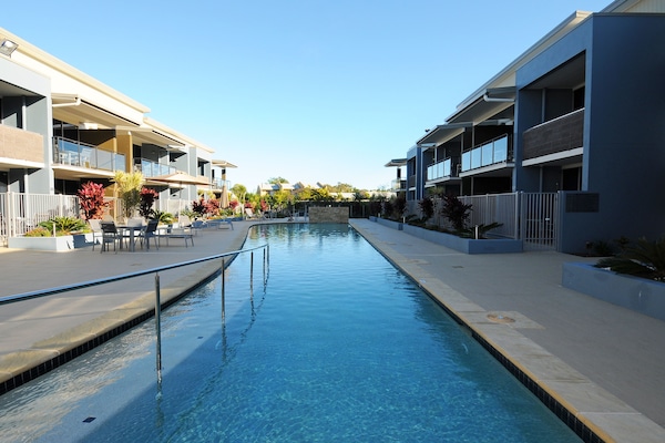 Outdoor pool, pool umbrellas, sun loungers
