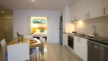 Coffee/tea maker, electric kettle