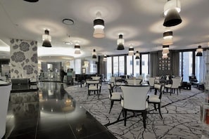 Breakfast, lunch and dinner served - Davinci Hotel And Suites On Nelson Mandela Square (Sandton)