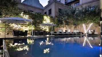 Outdoor pool, pool umbrellas, sun loungers