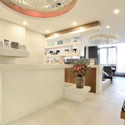 Couples treatment room(s), sauna, hot tub, steam room, body treatments