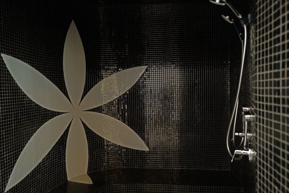 couples treatment room(s), sauna, hot tub, steam room, body treatments