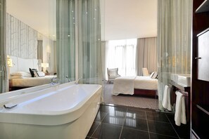 Premium bedding, minibar, in-room safe, desk - Davinci Hotel And Suites On Nelson Mandela Square (Sandton)