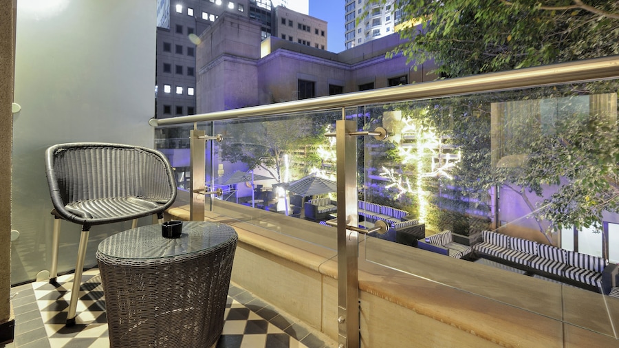 Davinci Hotel And Suites On Nelson Mandela Square