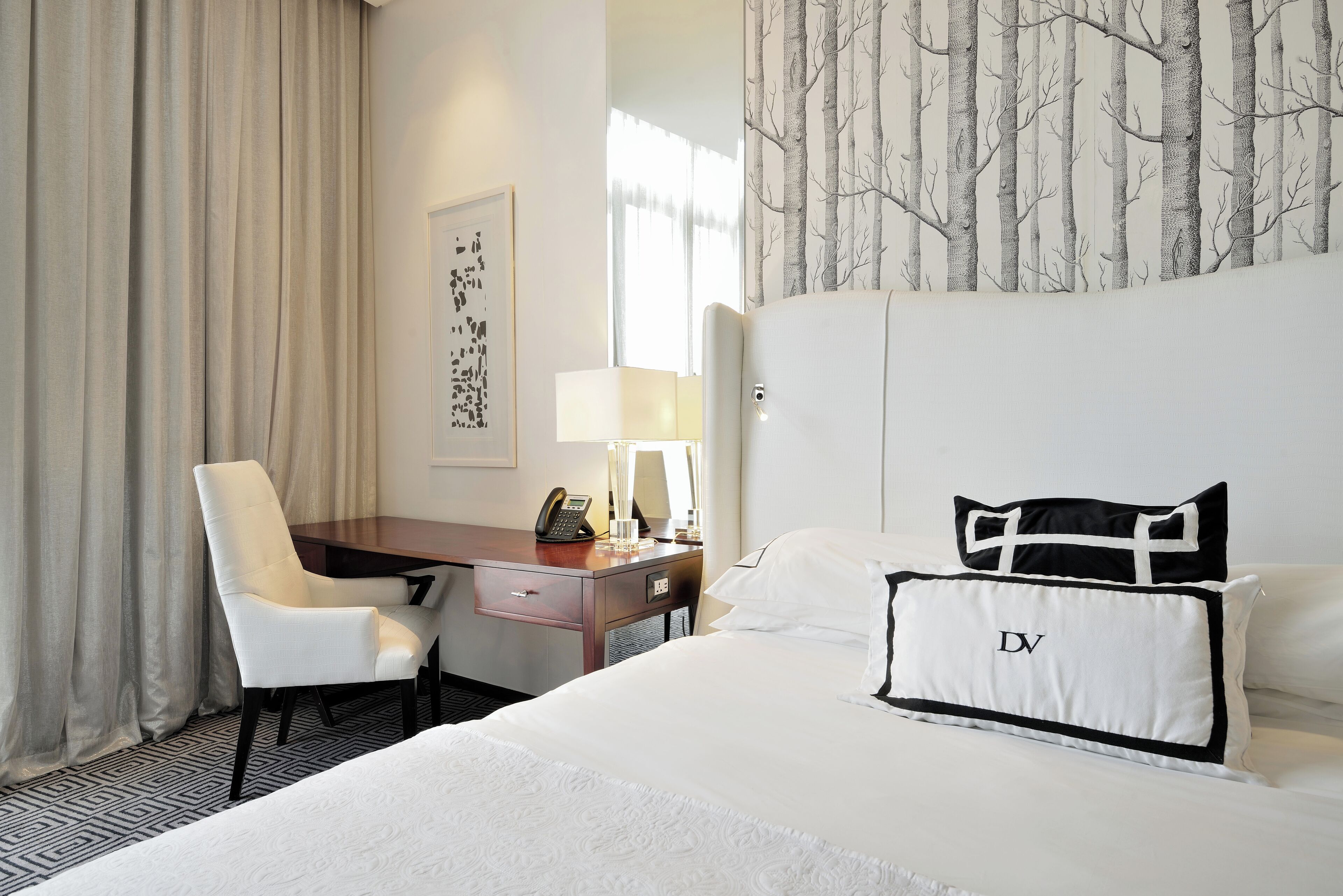 Deluxe-værelse - 1 kingsize-seng | Premium-sengetøj, minibar, pengeskab på værelset, skrivebord