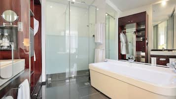 Executive Room (Balcony) | Bathroom | Separate tub and shower, deep soaking tub, rainfall showerhead