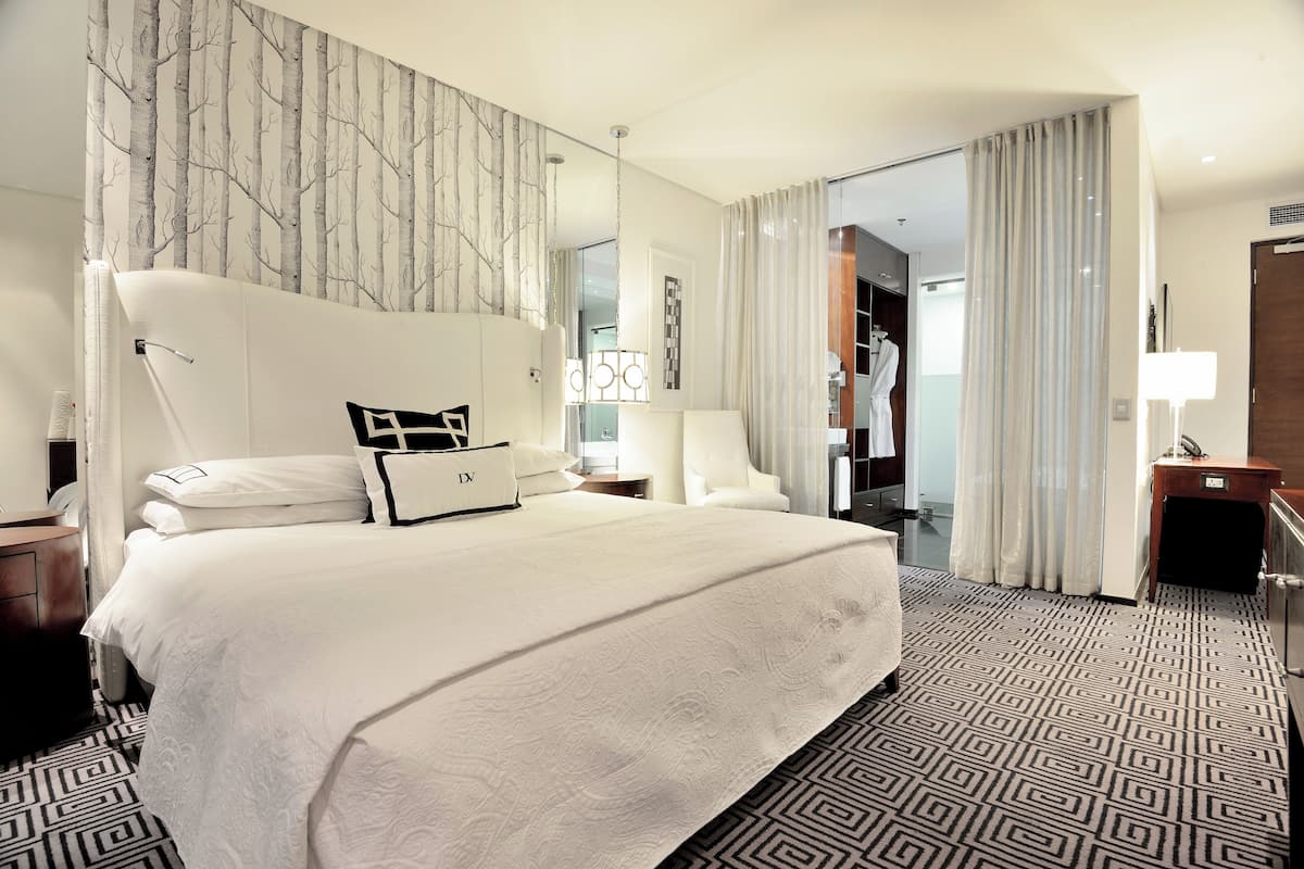 Junior suite, 1 kingsize bed | 1 slaapkamer, luxe beddengoed, een minibar, een kluis op de kamer