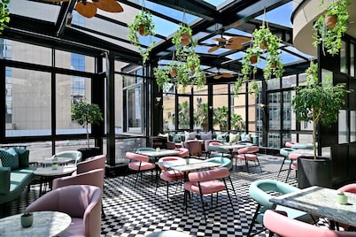 Davinci Hotel And Suites On Nelson Mandela Square